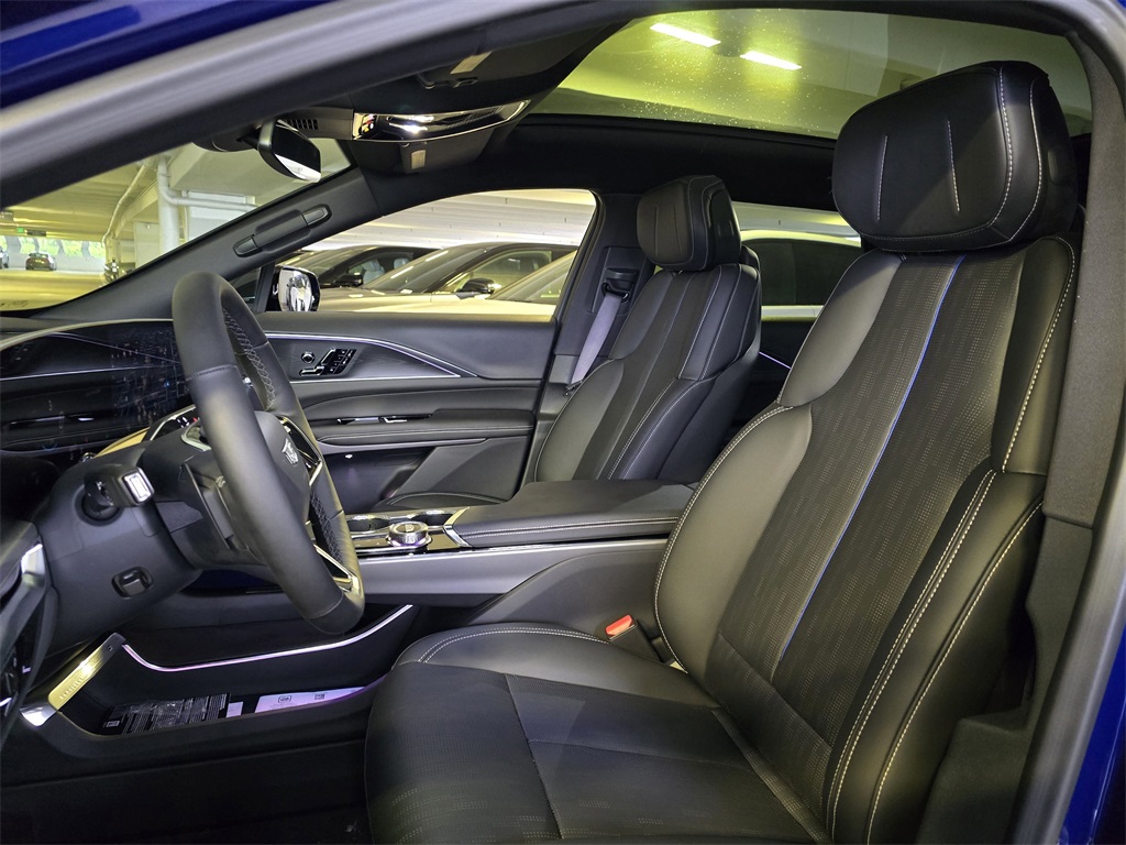 2025 Cadillac Lyriq Luxury photo 15