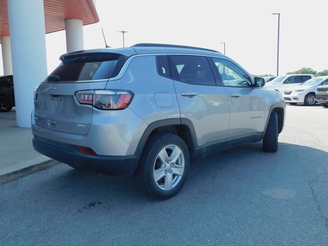 2022 Jeep Compass Latitude photo 4