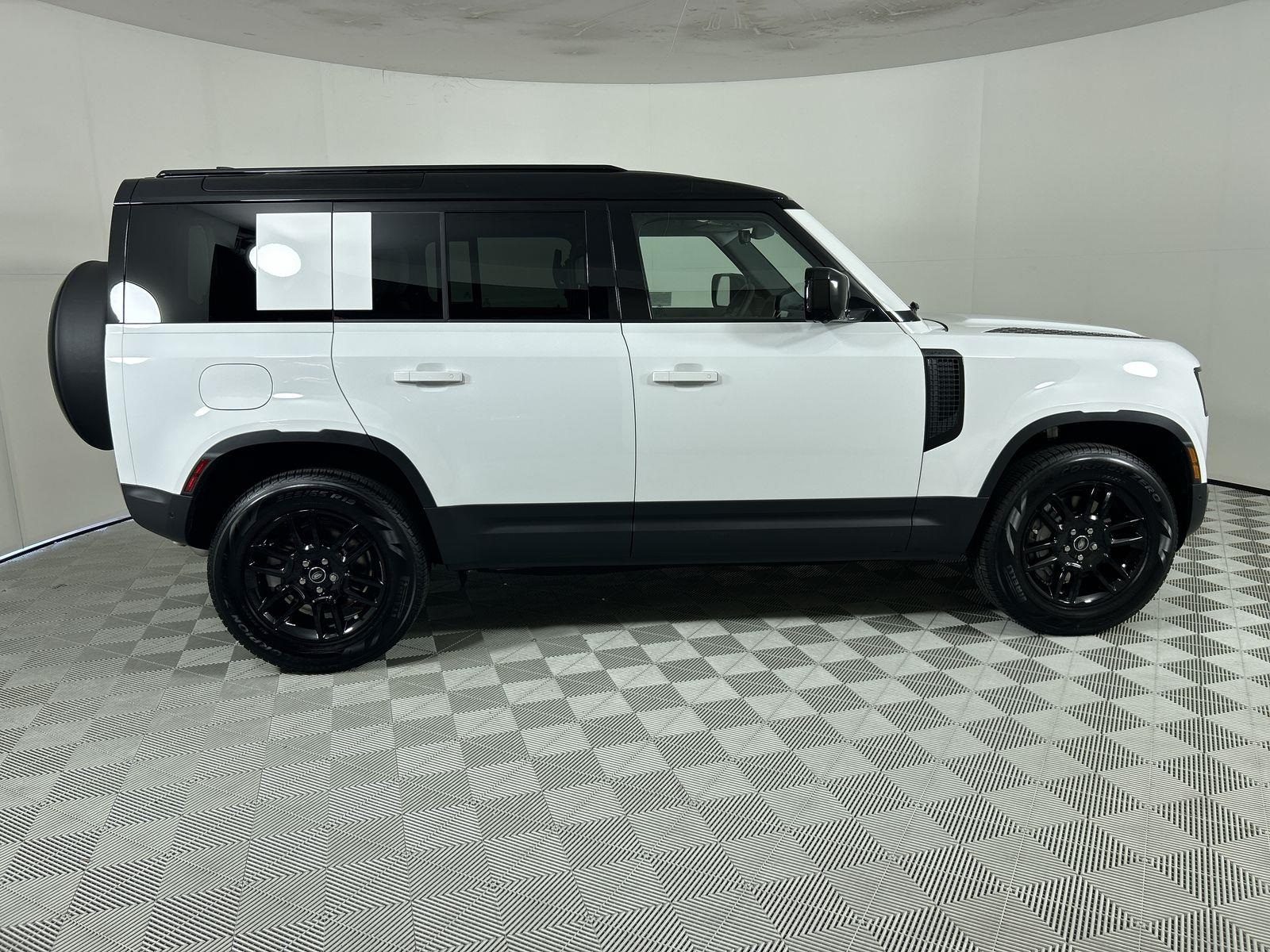 2025 Land Rover Defender 110 S photo 6