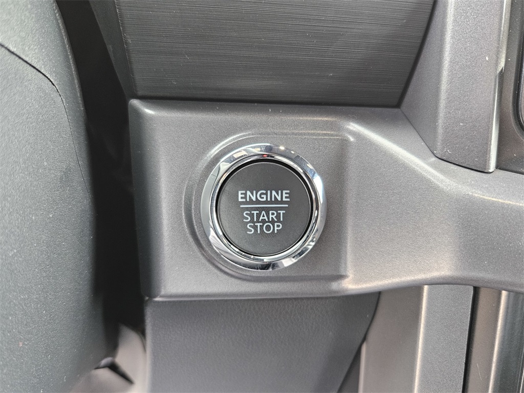 2025 Ford F-150 XLT photo 16