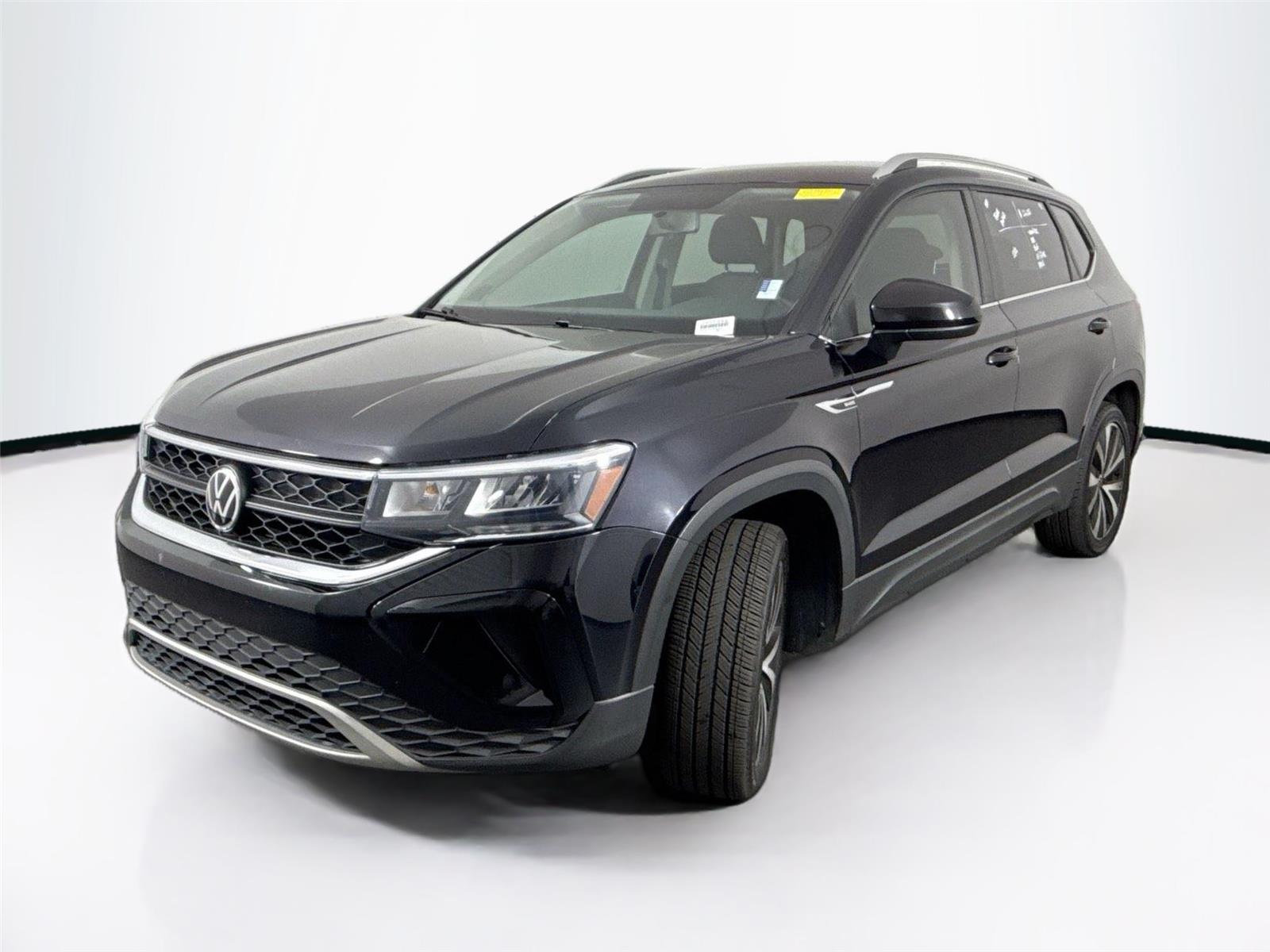 2022 Volkswagen Taos SE photo 2