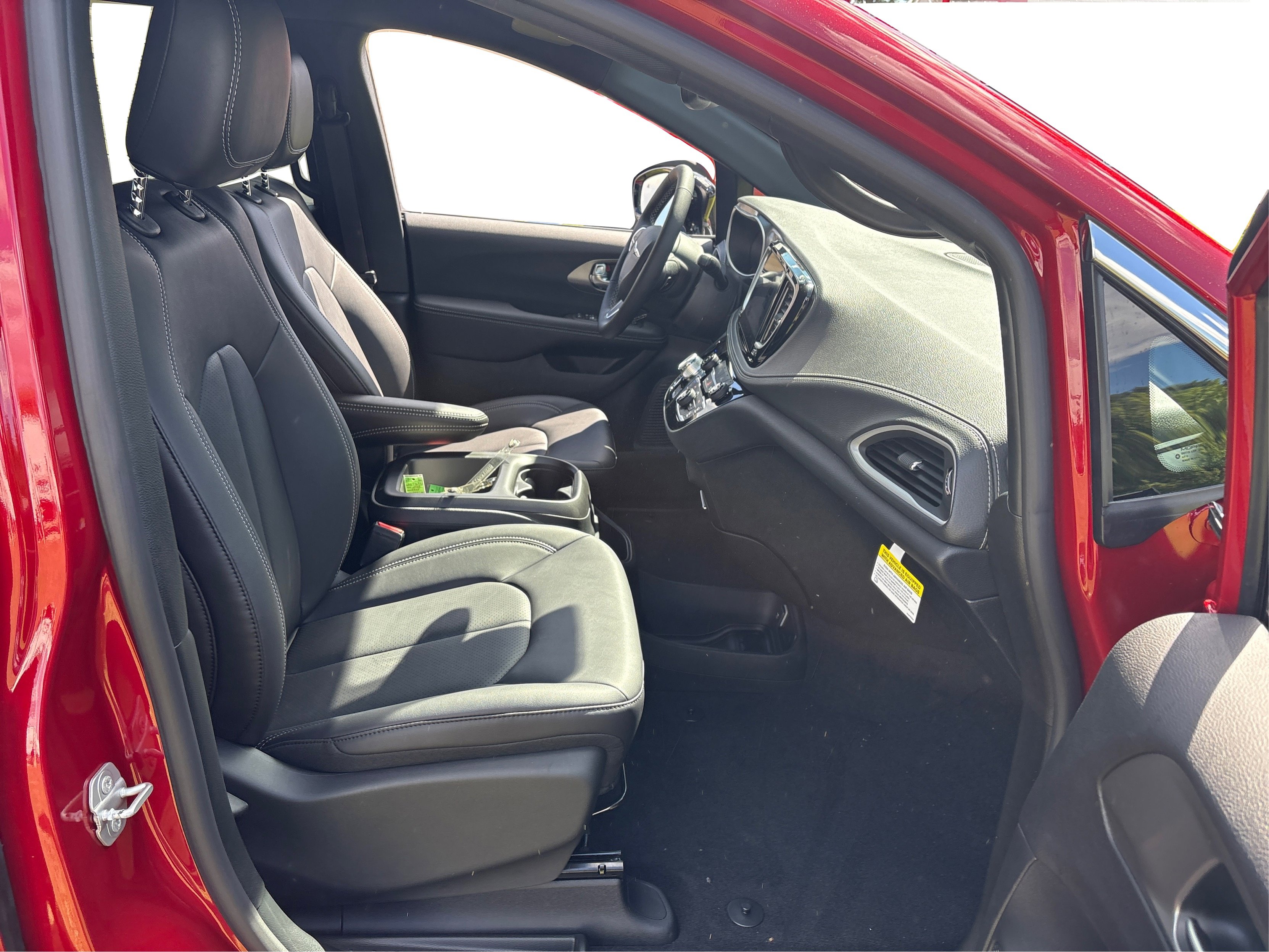 2026 Chrysler Pacifica photo 17