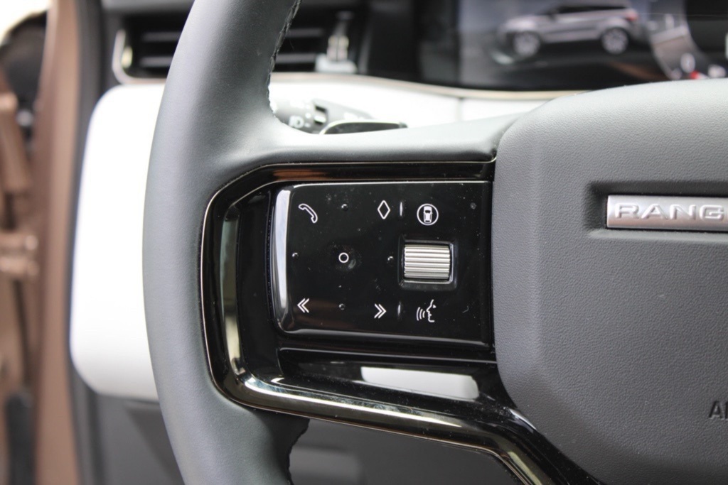 2024 Land Rover Range Rover Evoque Dynamic SE photo 16