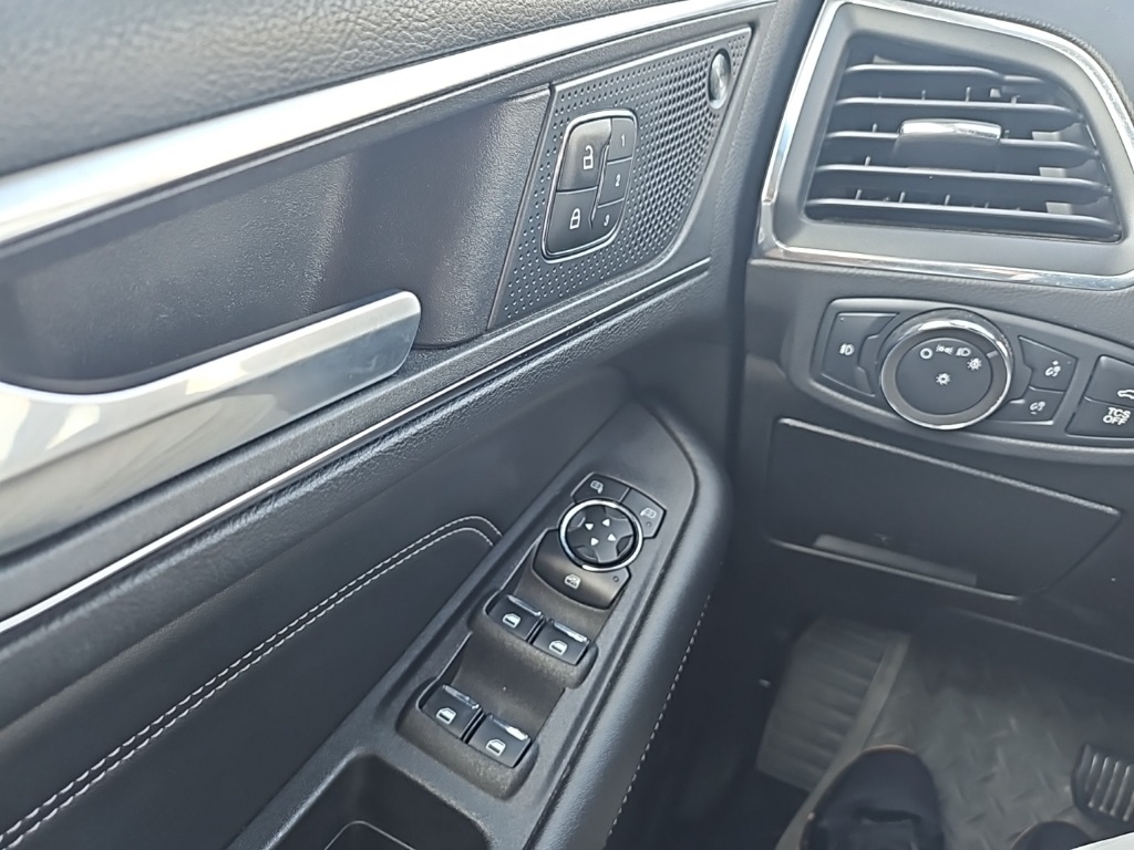 2022 Ford Edge Titanium photo 28
