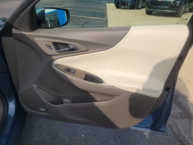 2024 Chevrolet Malibu Premier 2LT photo 17