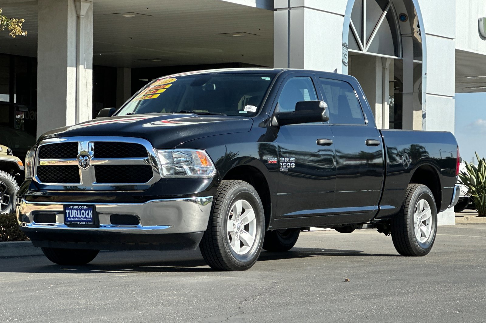 2023 Ram 1500 Classic SLT photo 8