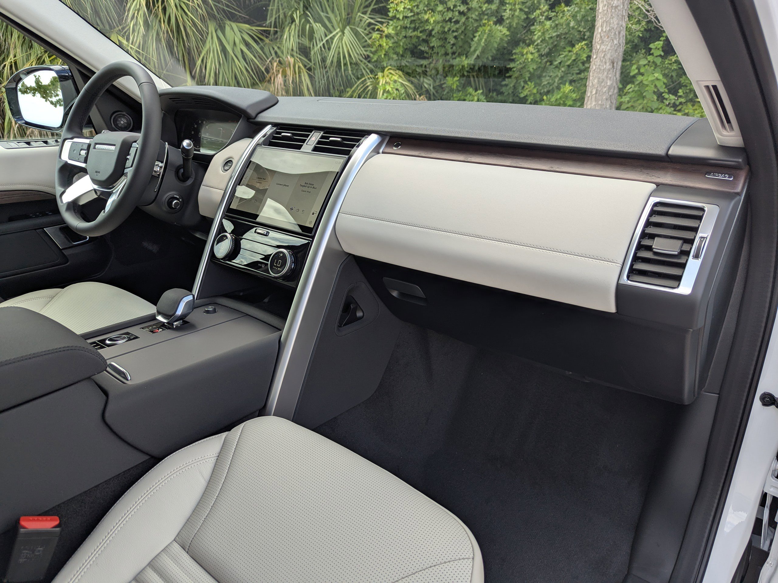 2025 Land Rover Discovery S photo 12