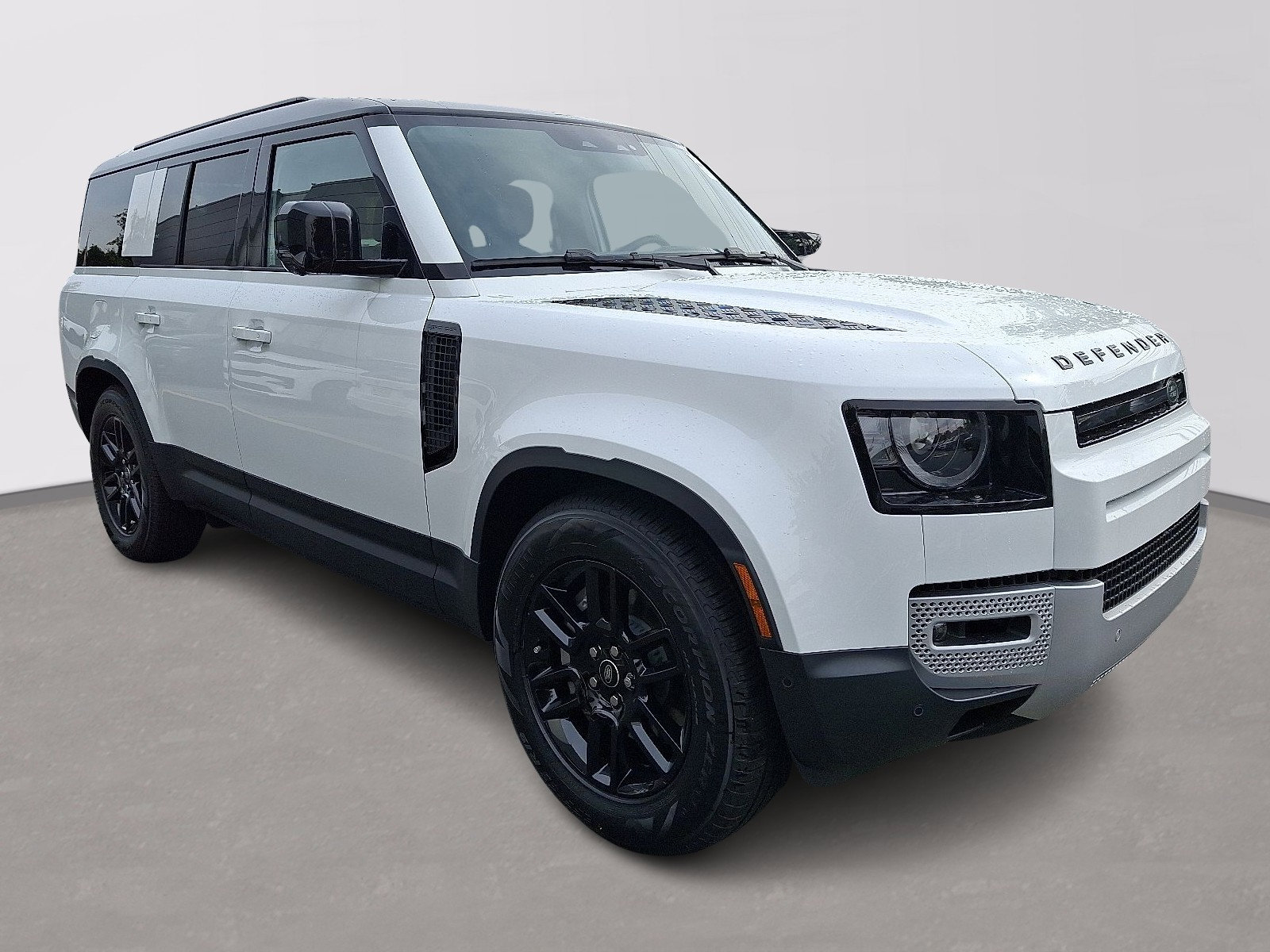 2025 Land Rover Defender 130 S photo 3