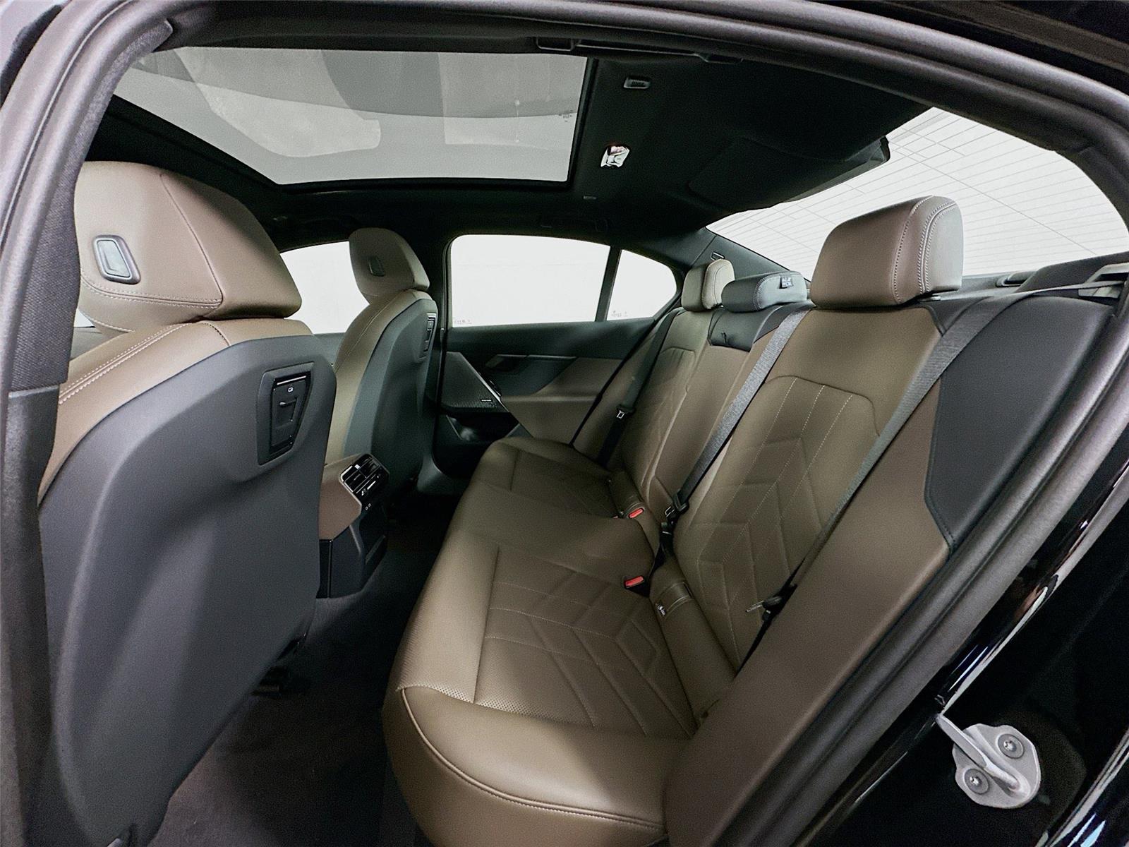 2026 Bmw 550e xDrive photo 26