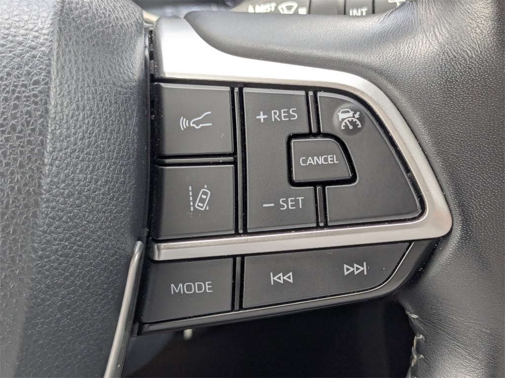2023 Toyota Highlander LE photo 26