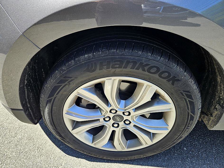 2024 Ford Edge Titanium photo 17
