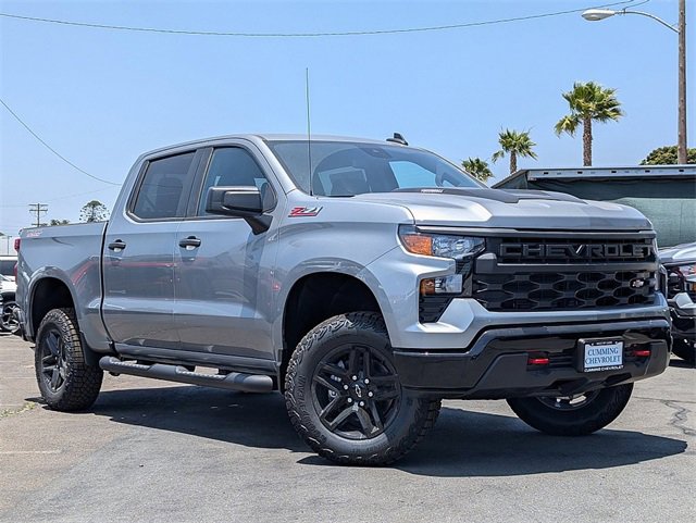 2025 Chevrolet Silverado 1500 Custom Trail Boss photo 2
