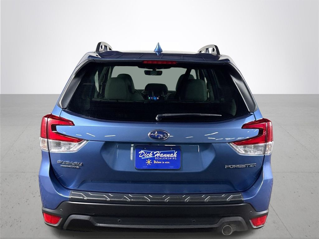 2022 Subaru Forester Limited photo 7