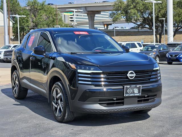 2025 Nissan Kicks SV photo 2