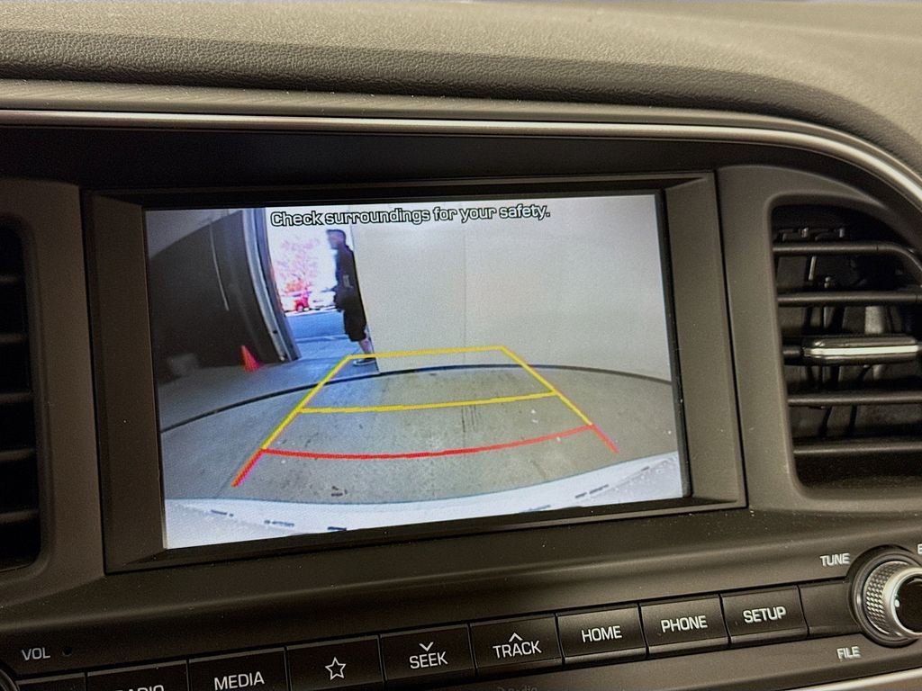 2019 Hyundai Elantra SEL photo 3