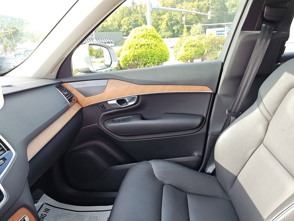 2024 Volvo XC90 Plus photo 26