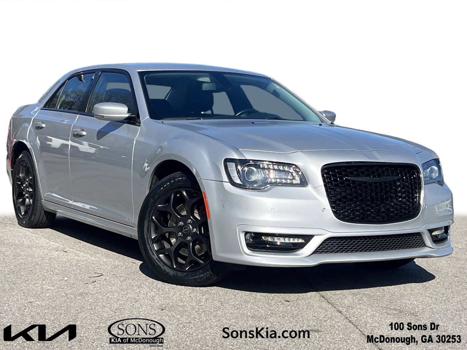 2021 Chrysler 300 Touring's photo