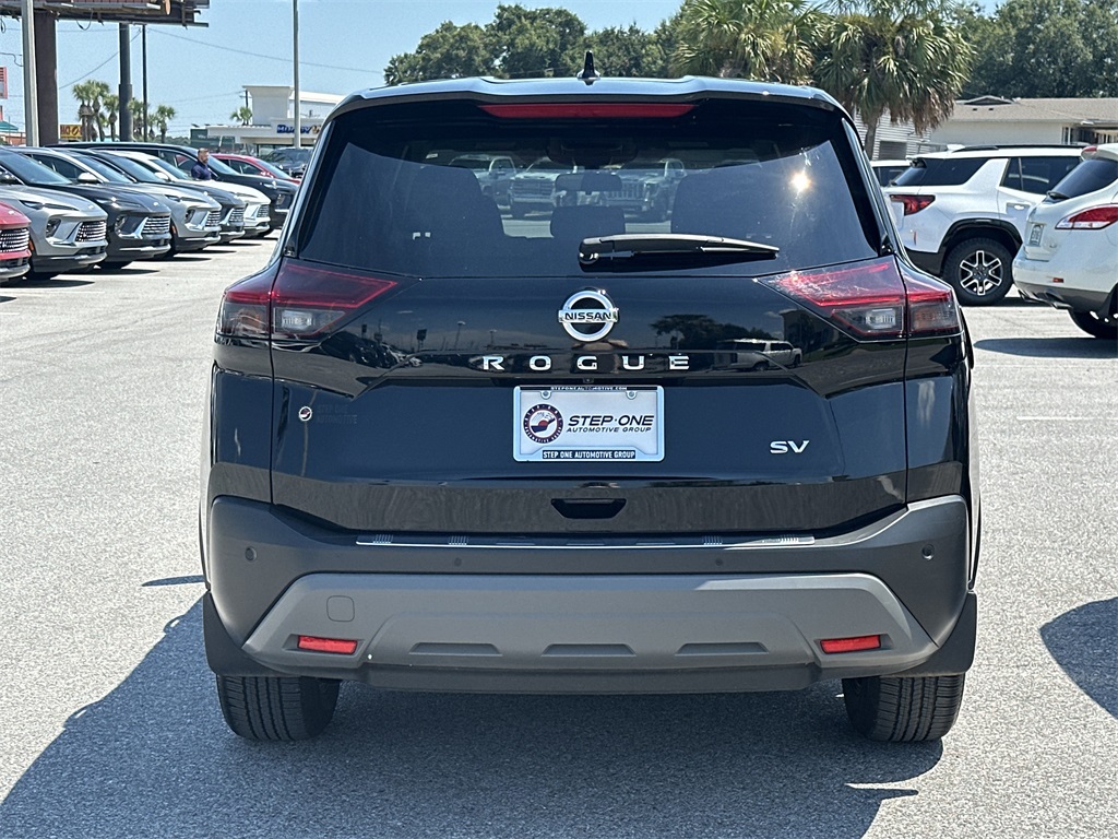 2021 Nissan Rogue SV photo 2