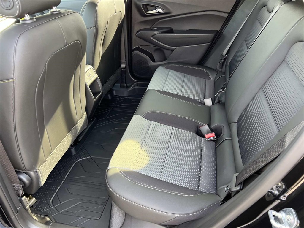2025 Chevrolet Trax LT photo 4