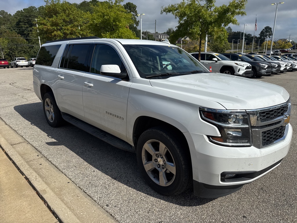 2019 Chevrolet Suburban LT photo 4