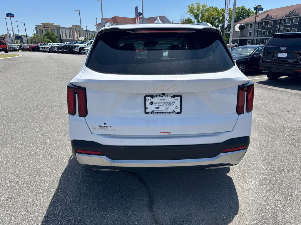 2025 Kia Sorento S photo 2