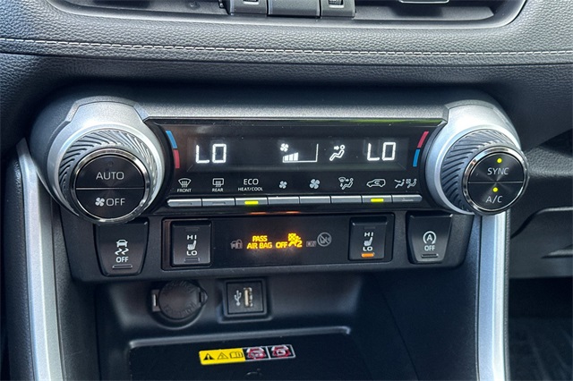 2024 Toyota RAV4 XLE Premium photo 18