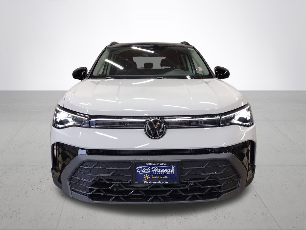 2025 Volkswagen Taos SE photo 3