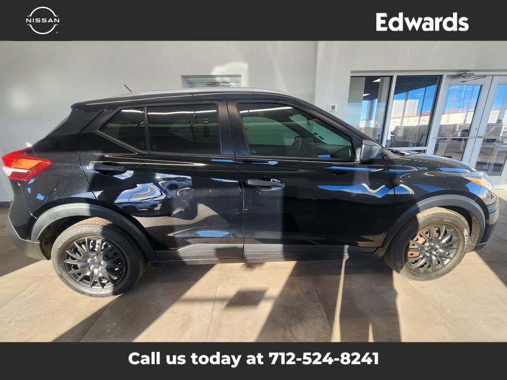 2018 Nissan Kicks S's photo