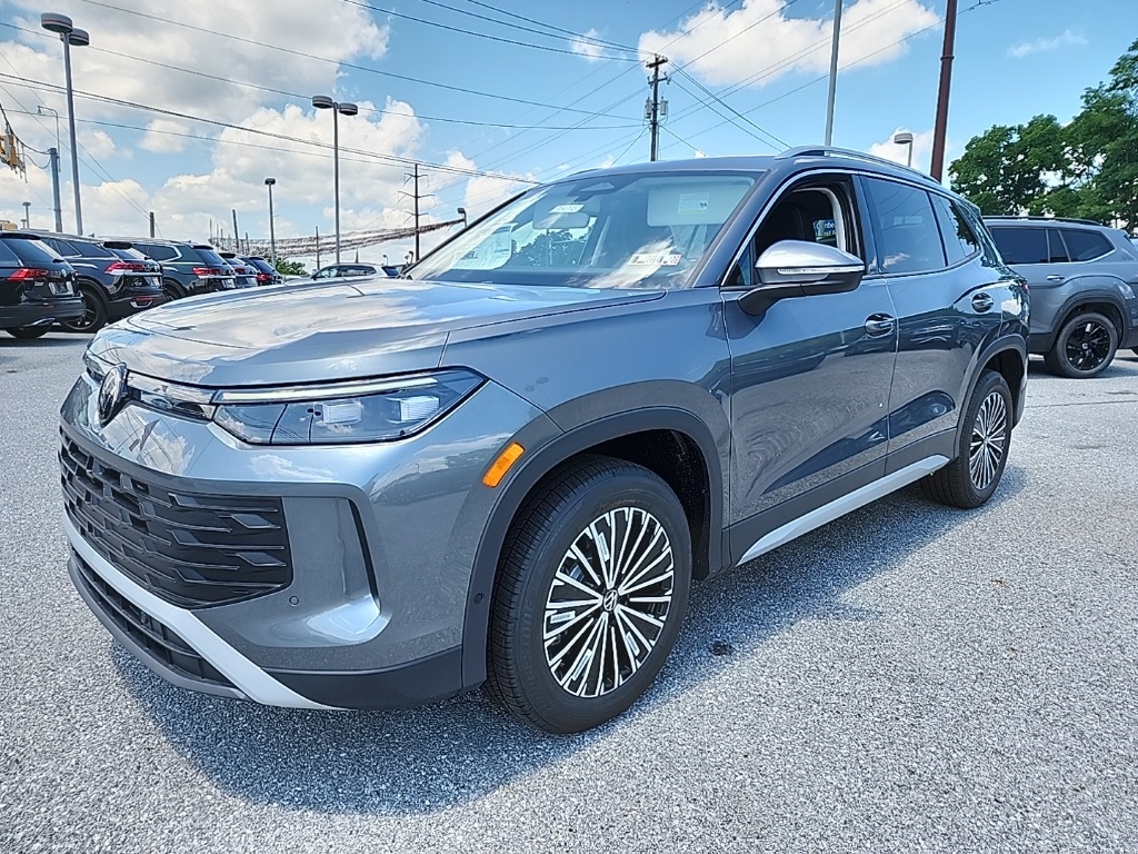 2025 Volkswagen Tiguan S's photo