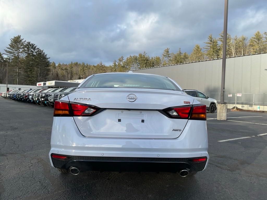 2025 Nissan Altima 2.5 SR photo 6