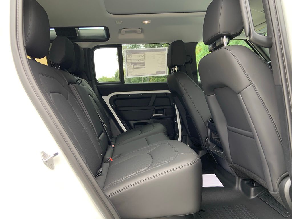 2026 Land Rover Defender 110 S photo 16