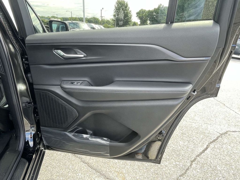 2025 Jeep Grand Cherokee Laredo X photo 16