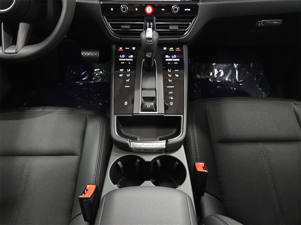 2024 Porsche Macan photo 19