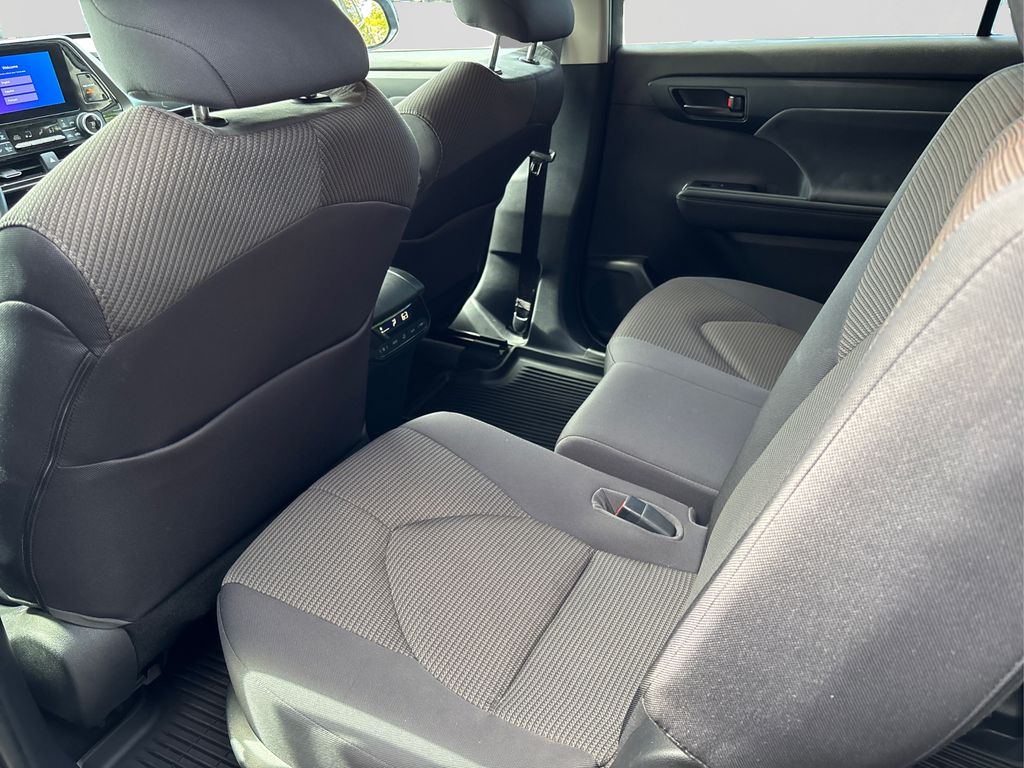 2023 Toyota Highlander L photo 10