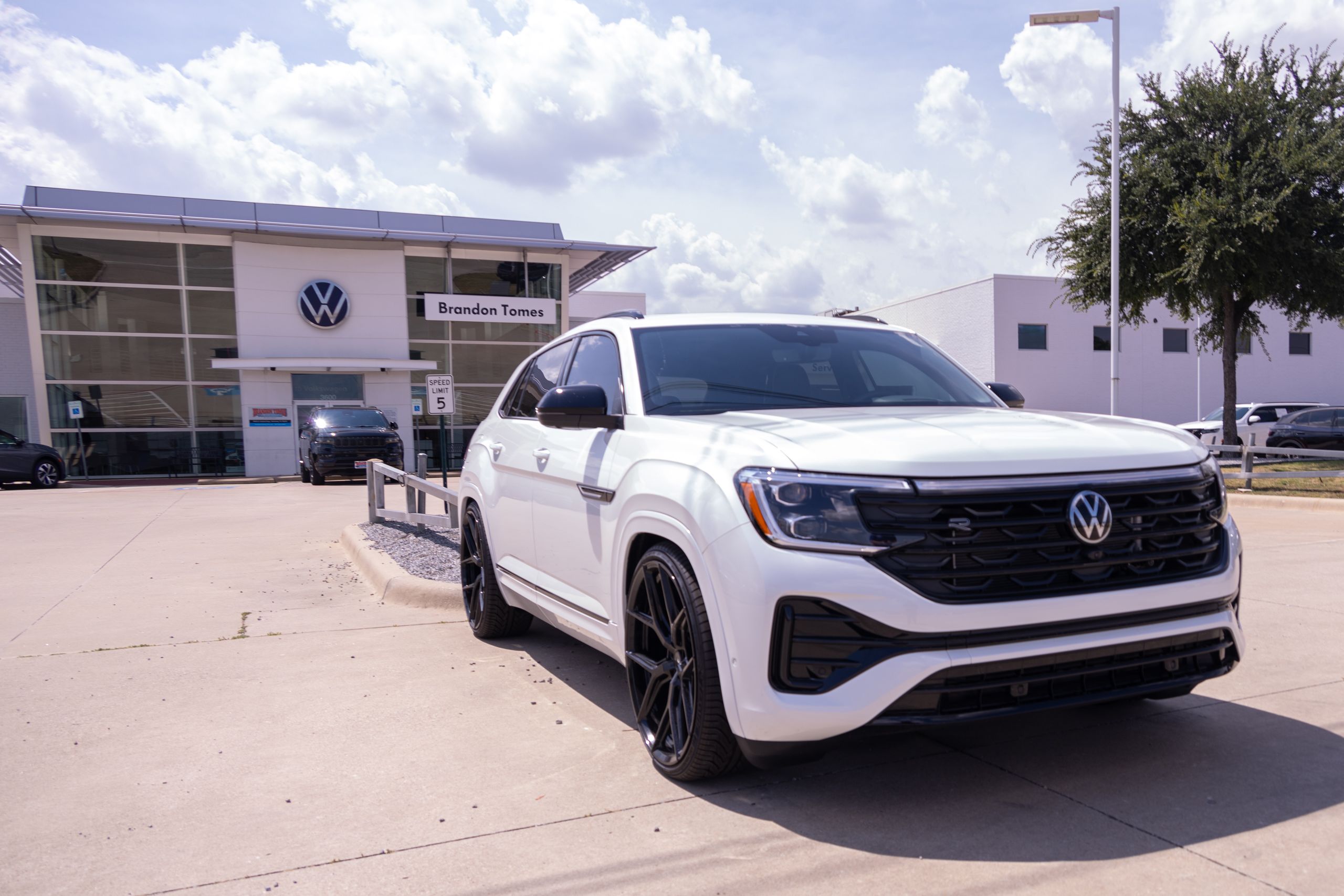 2024 Volkswagen Taos SE photo 27