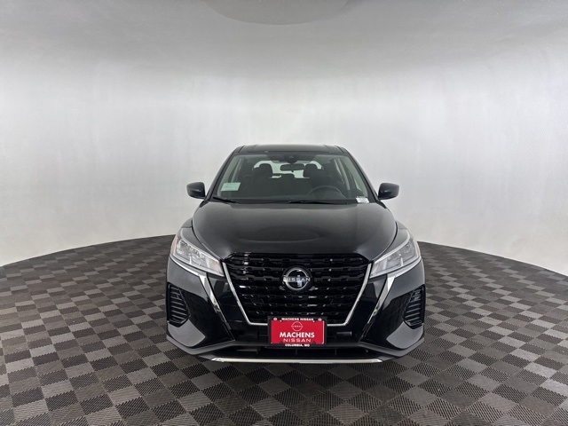 2025 Nissan Kicks Play S photo 2