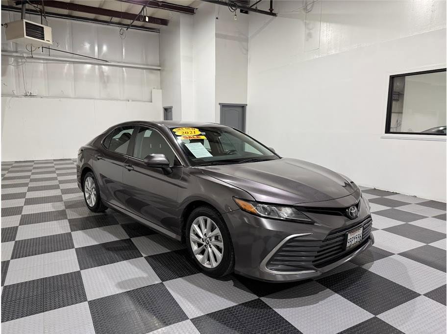 2021 Toyota Camry LE photo 2