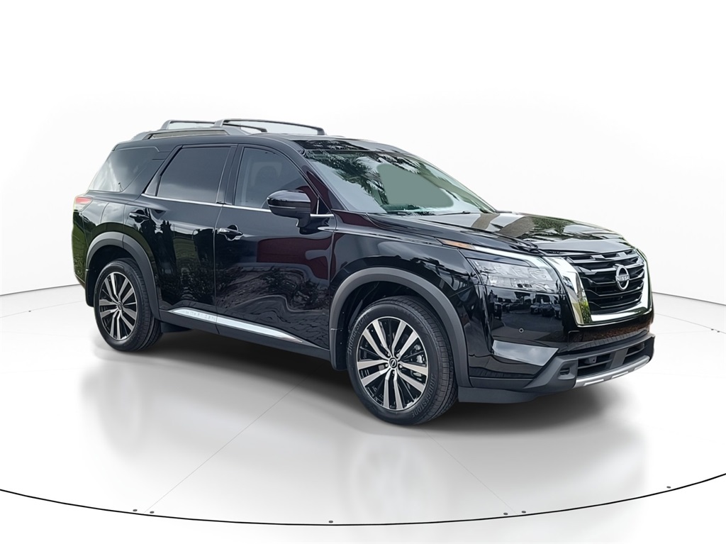 2025 Nissan Pathfinder Platinum photo 2