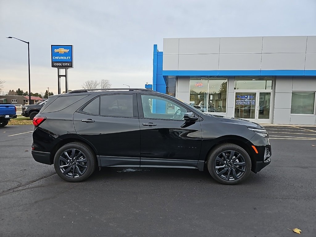 2024 Chevrolet Equinox RS photo 2