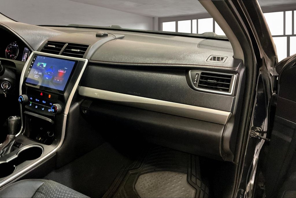 2015 Toyota Camry XLE photo 10
