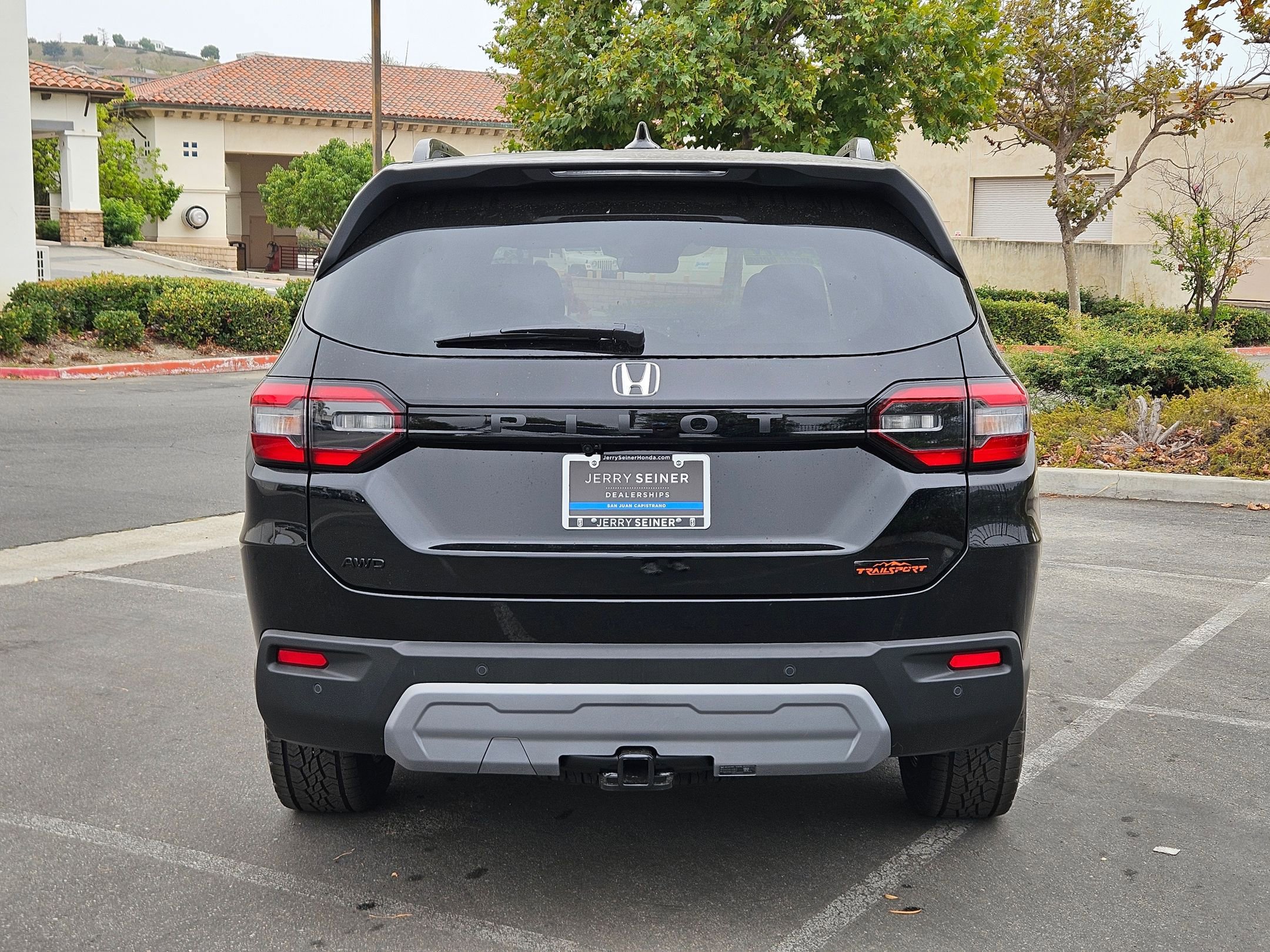 2025 Honda Pilot TrailSport photo 2