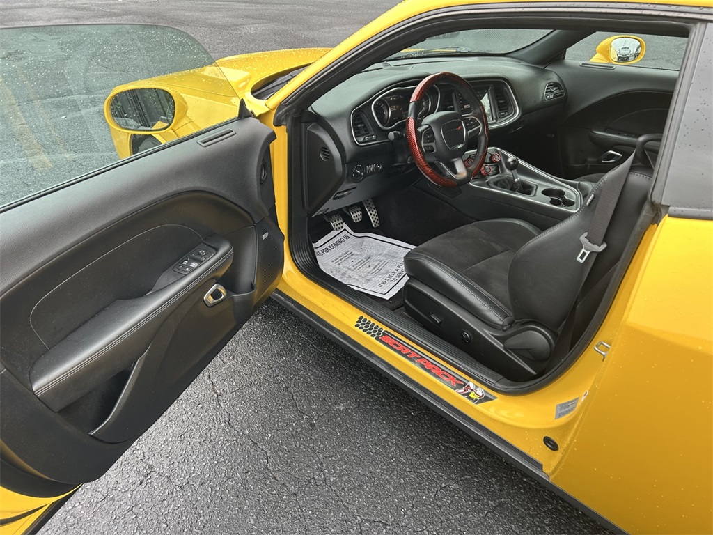 2017 Dodge Challenger R/T photo 12