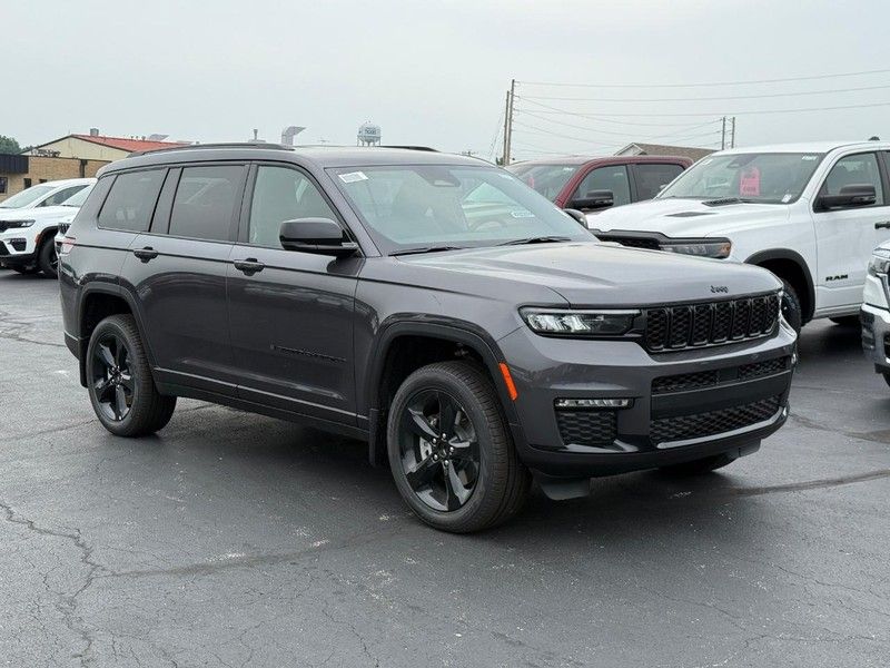 2025 Jeep Grand Cherokee Limited photo 2