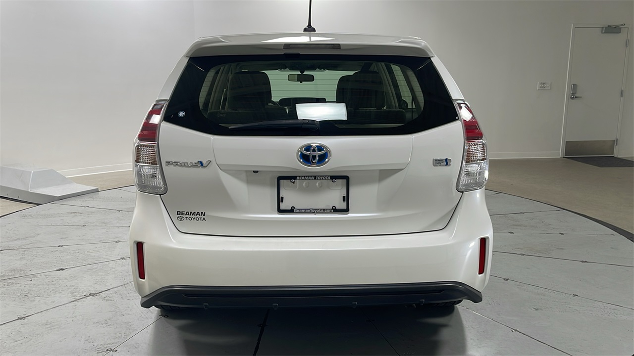 2017 Toyota Prius V Five photo 4