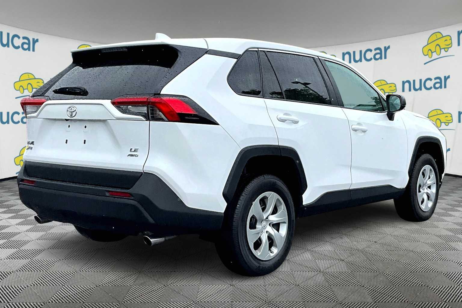 2024 Toyota RAV4 LE photo 4