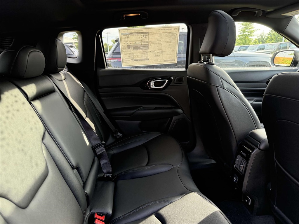 2025 Jeep Compass Limited photo 14