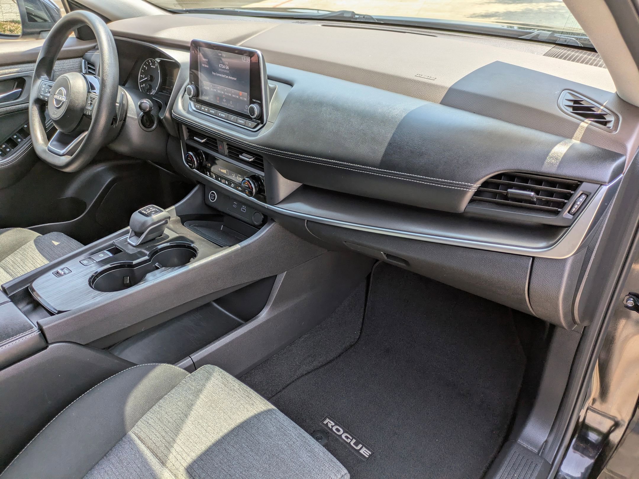 2023 Nissan Rogue SV photo 26