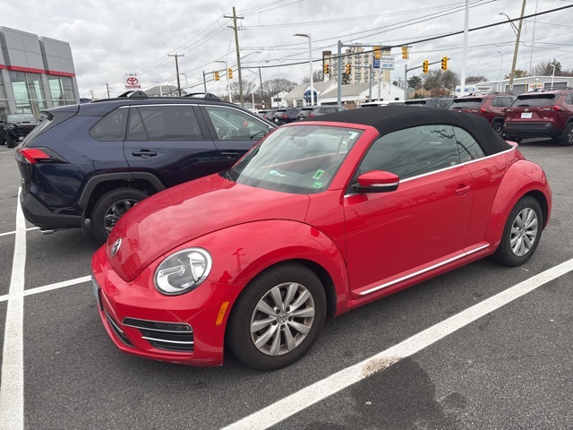 2018 Volkswagen Beetle S's photo
