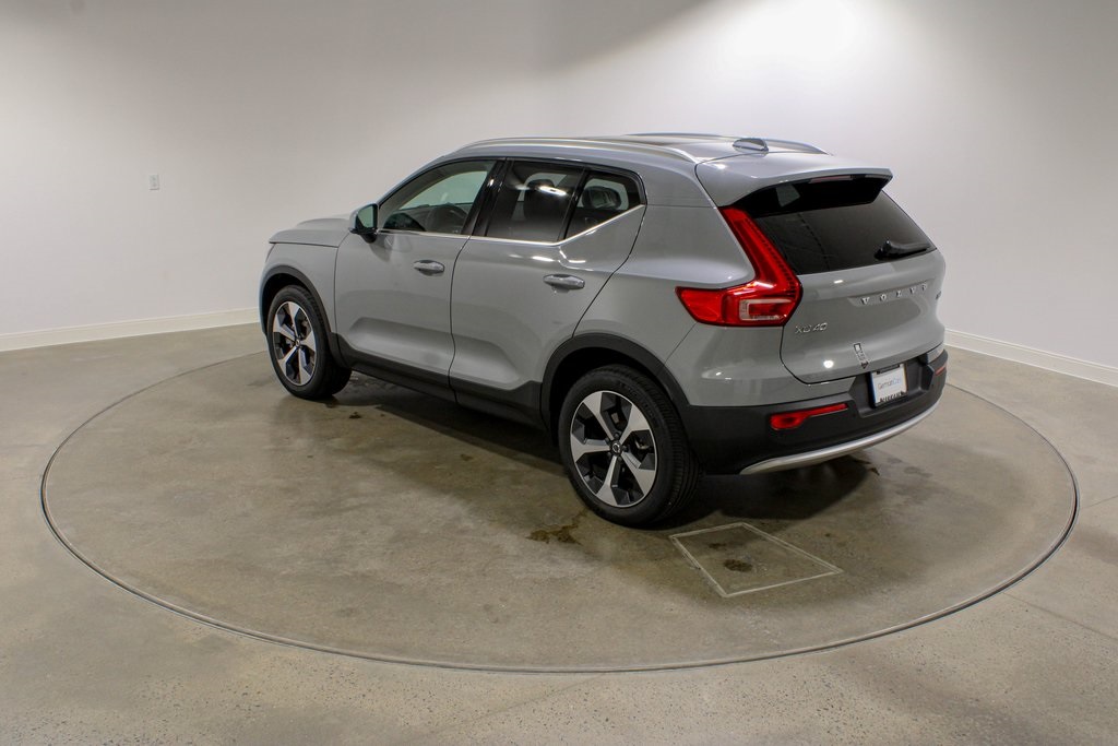 2025 Volvo XC40 Core photo 3