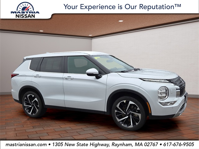 2024 Mitsubishi Outlander SE's photo